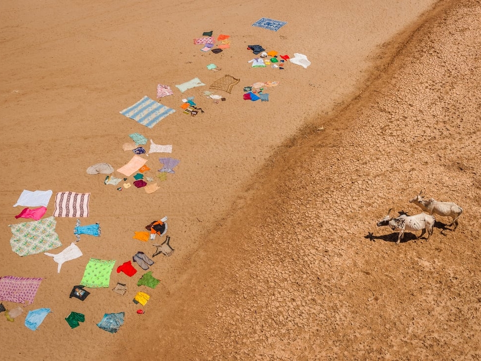 Cristina_Mittermeier_Laundry_on_the_Mandare_Hilton_Asmus_Contemporary