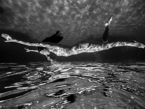 Hugh_Arnold_Equilibrio_Suspendido_Hilton_Asmus_Contemporary