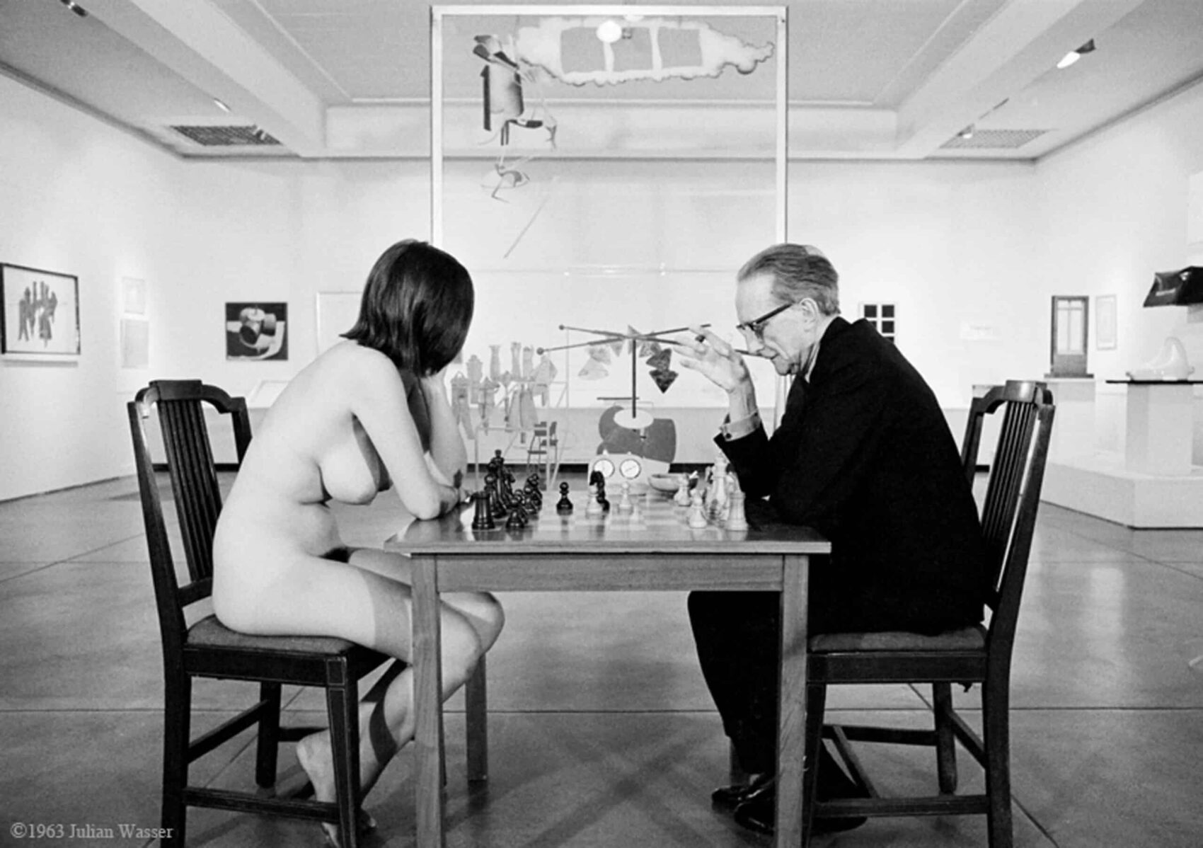Julian_Wasser_Marcel_Duchamp_and_Eve_Babitz_Hilton_Asmus_Contemporary