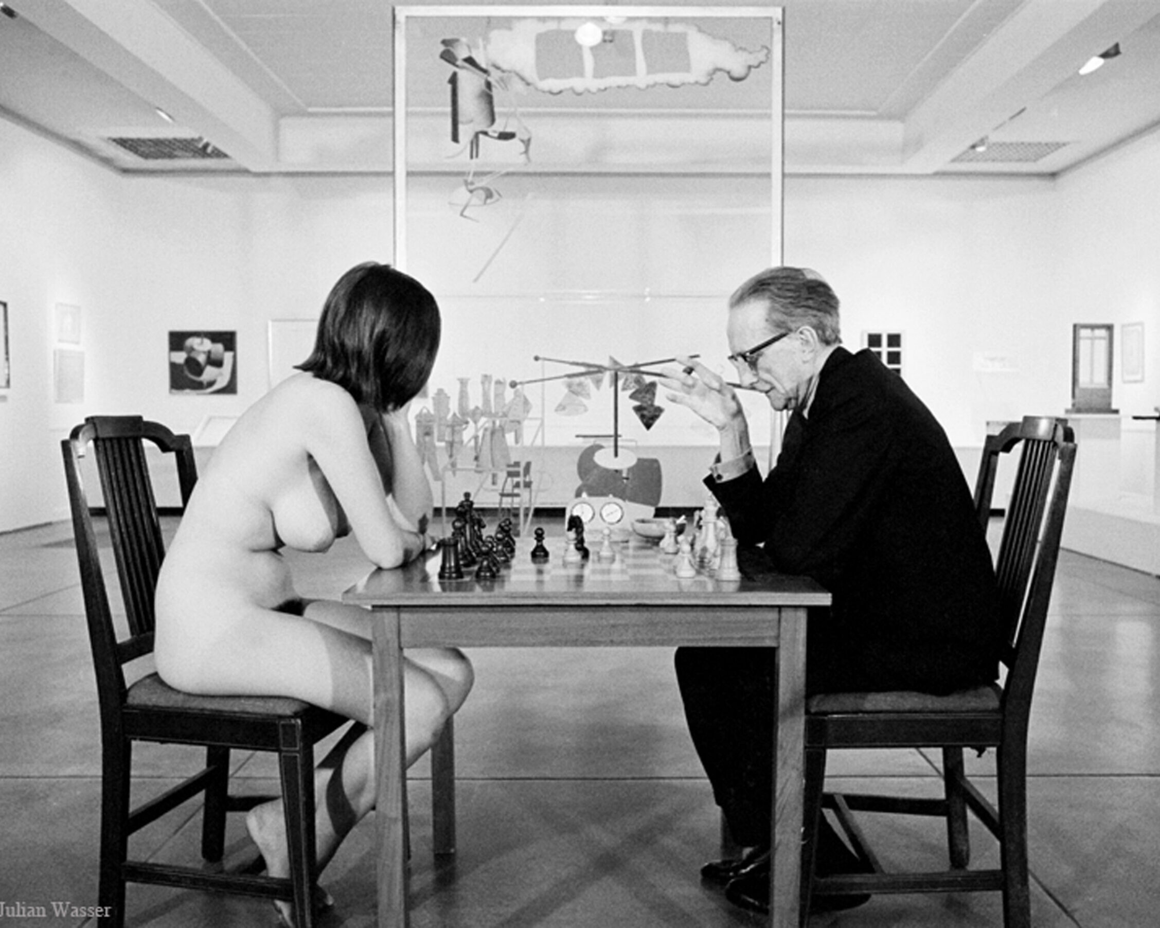 Julian_Wasser_Marcel_Duchamp_and_Eve_Babitz_Hilton_Asmus_Contemporary