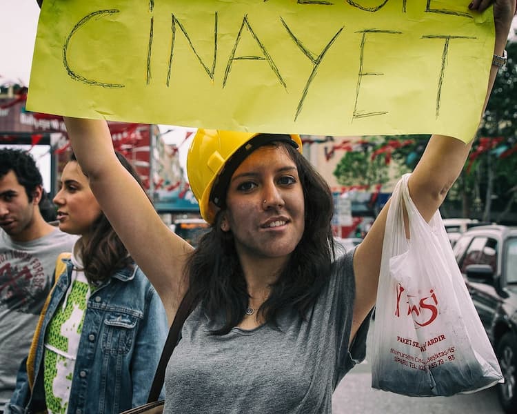 Istanbul Protest – Mine Girl