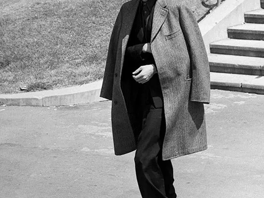 David Bowie smoking and walking in Los Angeles in 1975 during filming of The Man Who Fell to Earth