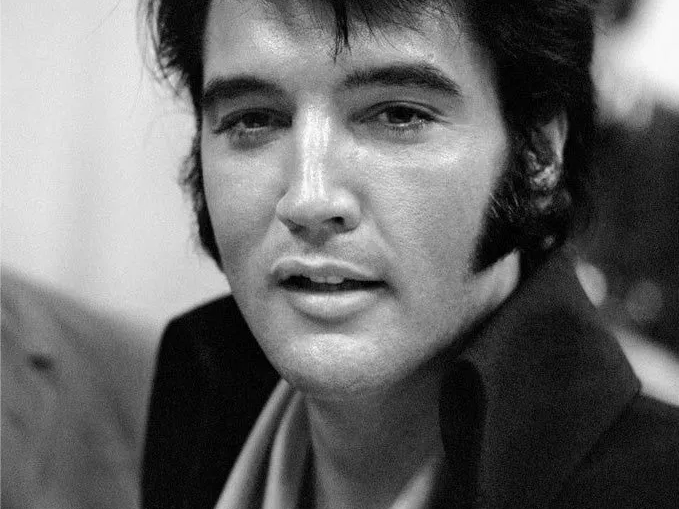 Elvis Presley backstage during a press conference in Las Vegas, photographed by Terry O’Neill, 1969