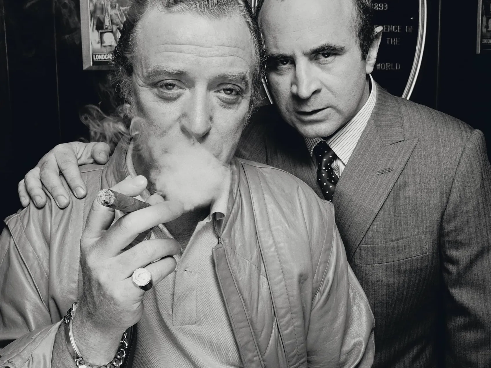 Michael Caine smoking beside Bob Hoskins during a 1985 Mona Lisa publicity photograph