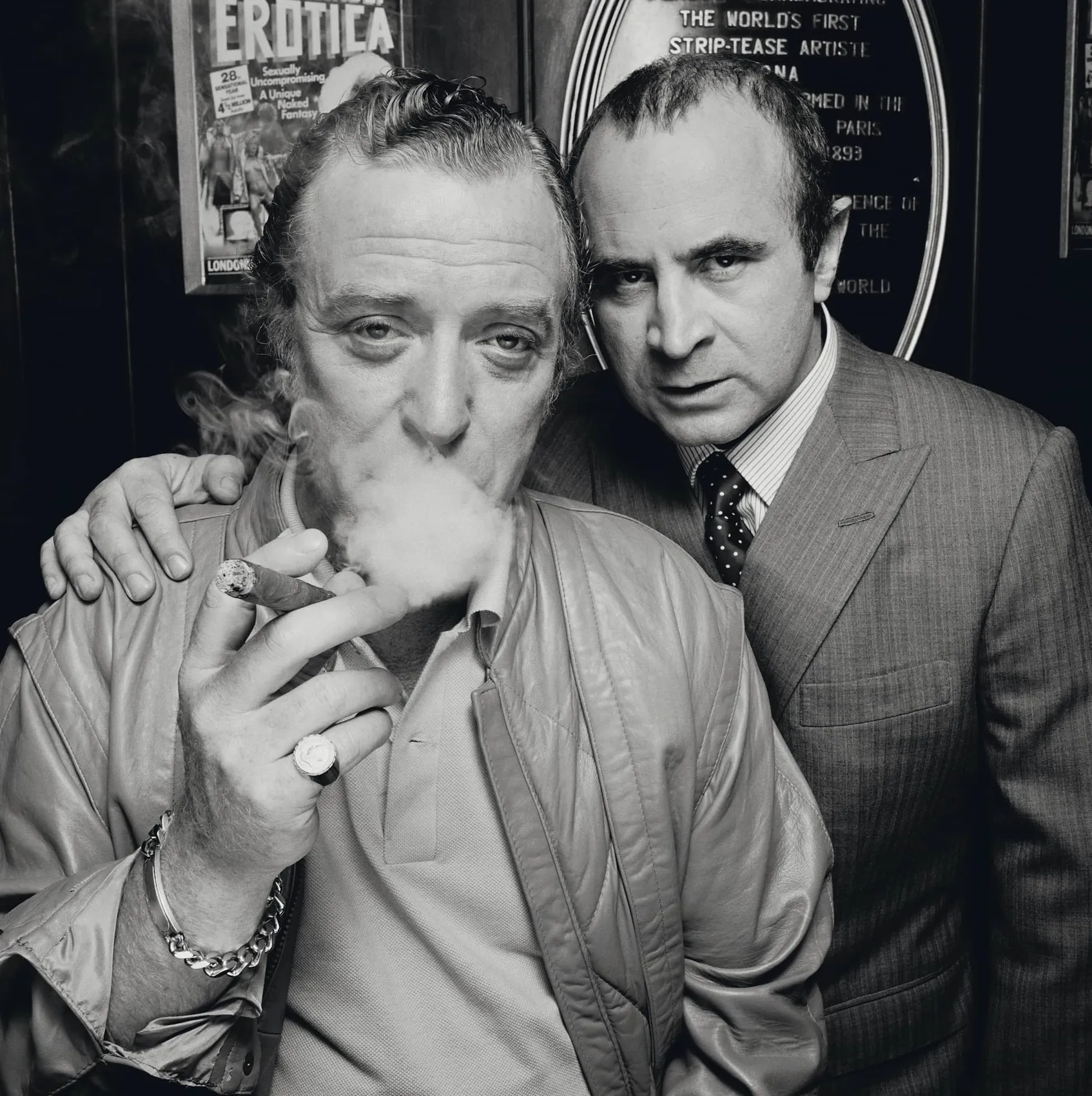 Michael Caine smoking beside Bob Hoskins during a 1985 Mona Lisa publicity photograph